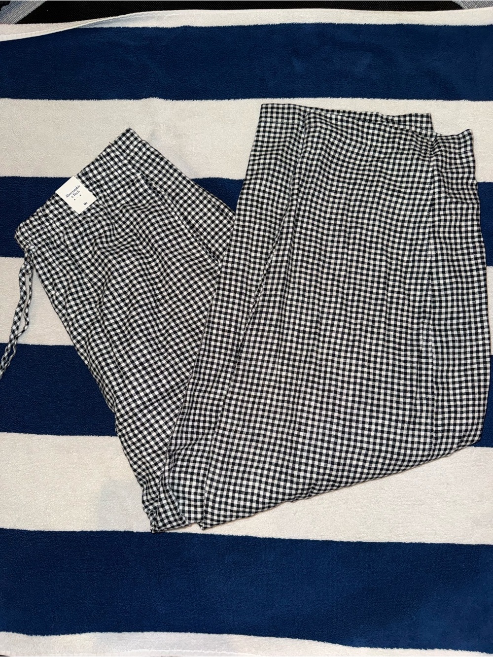 Abercrombie Gingham Barrel Pant